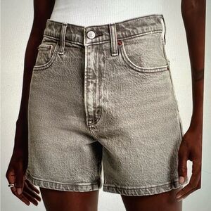 Abercrombie & Fitch- The Dad Short High Rise